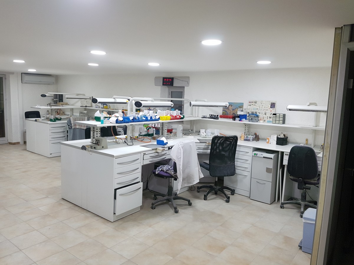 salle de production de prothèses dentaires fixe mobile ortho stelite